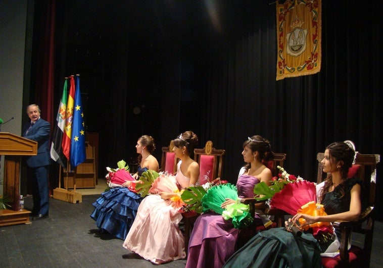 Las adolescentes ya no quieren ser reinas en su pueblo